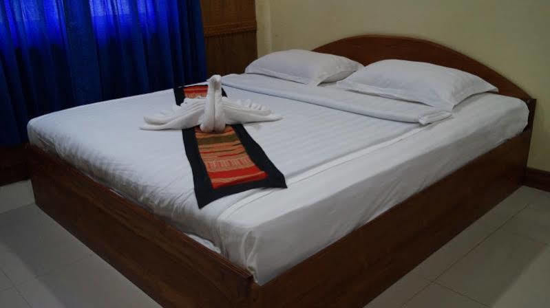 Lankham Hotel Pakxe Eksteriør billede